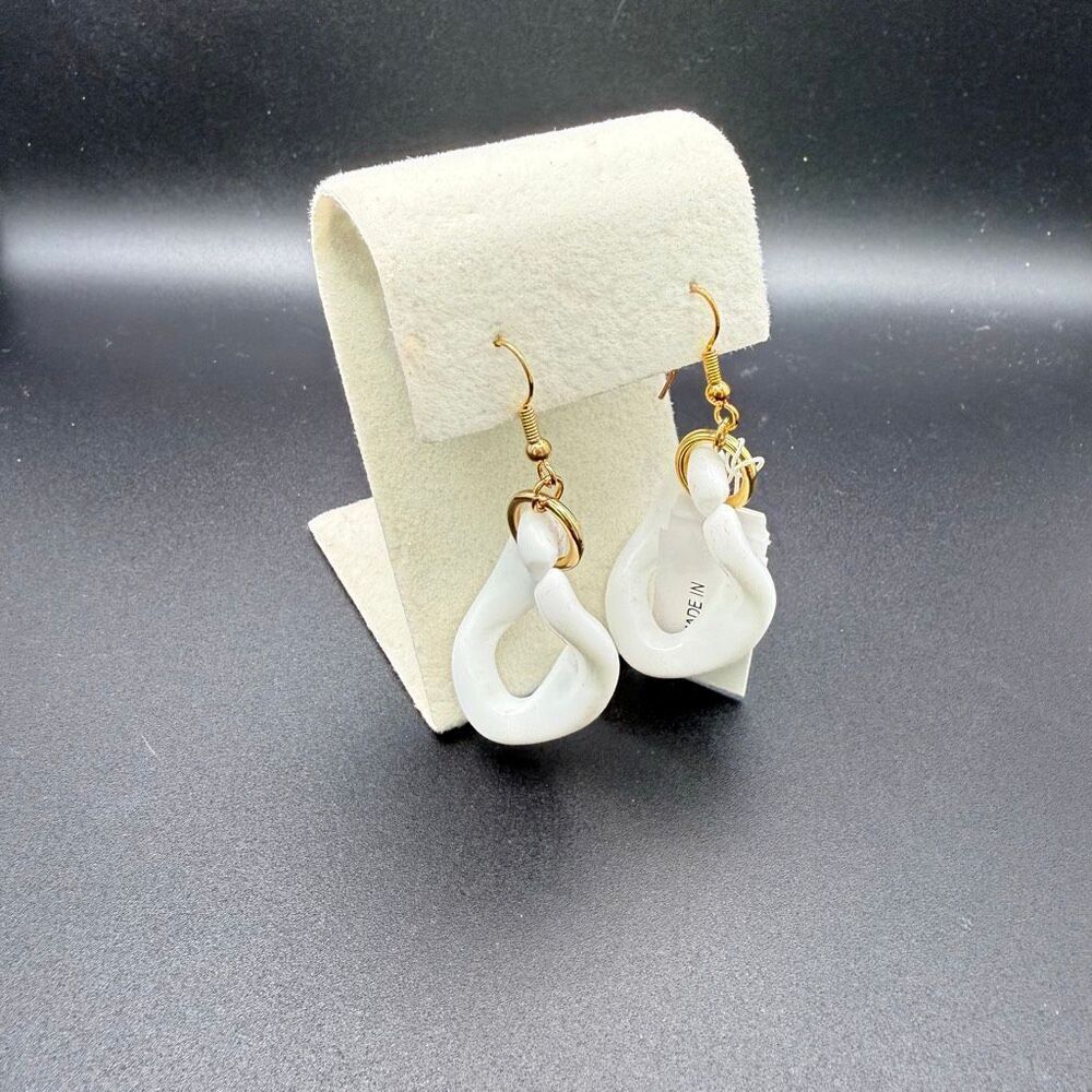 Kenneth Jay Lane White Resin Intertwined Drop Earrings Gold Tone Hooks New
